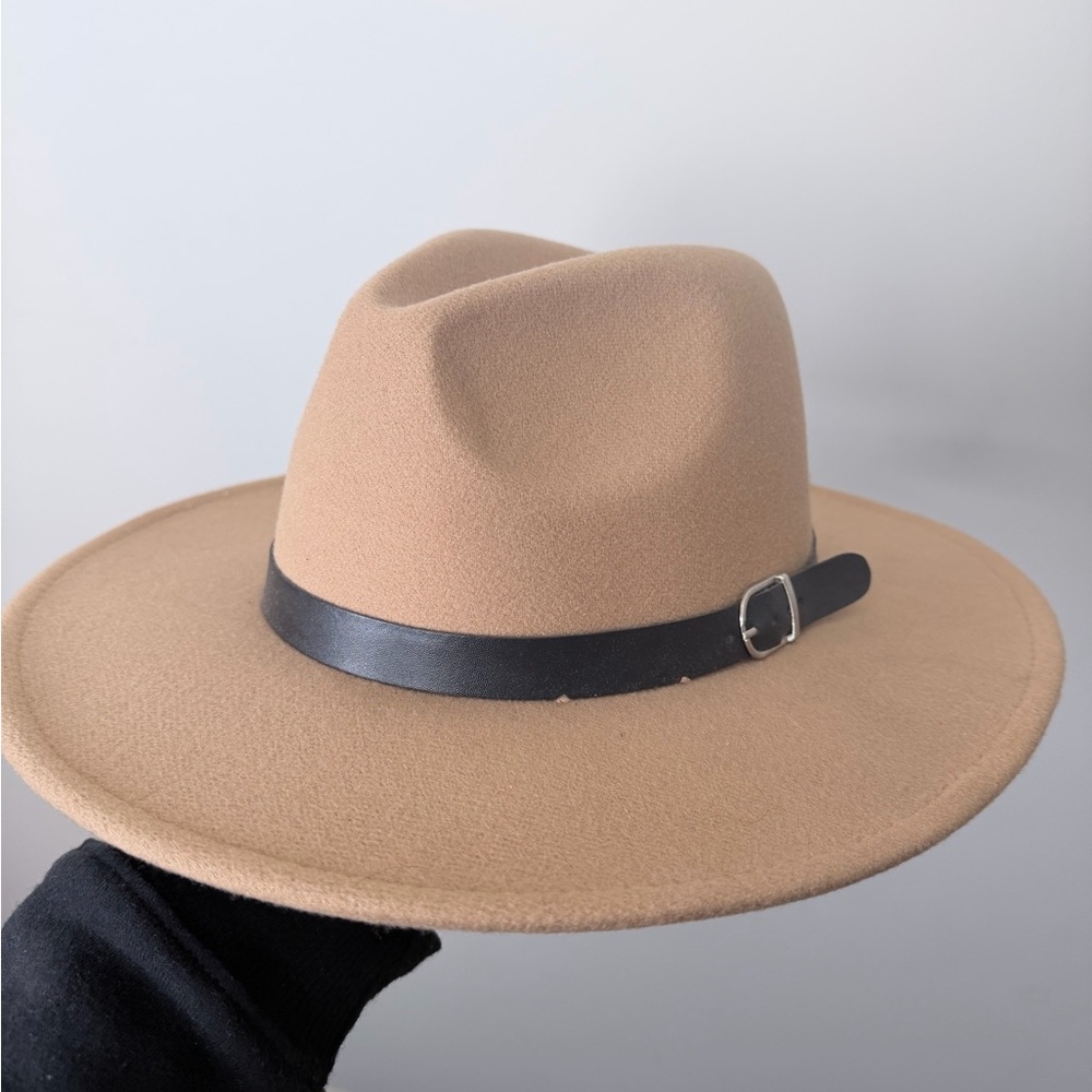 NWT Windsor Women’s Classic Tan Fedora with Black Band O/S
